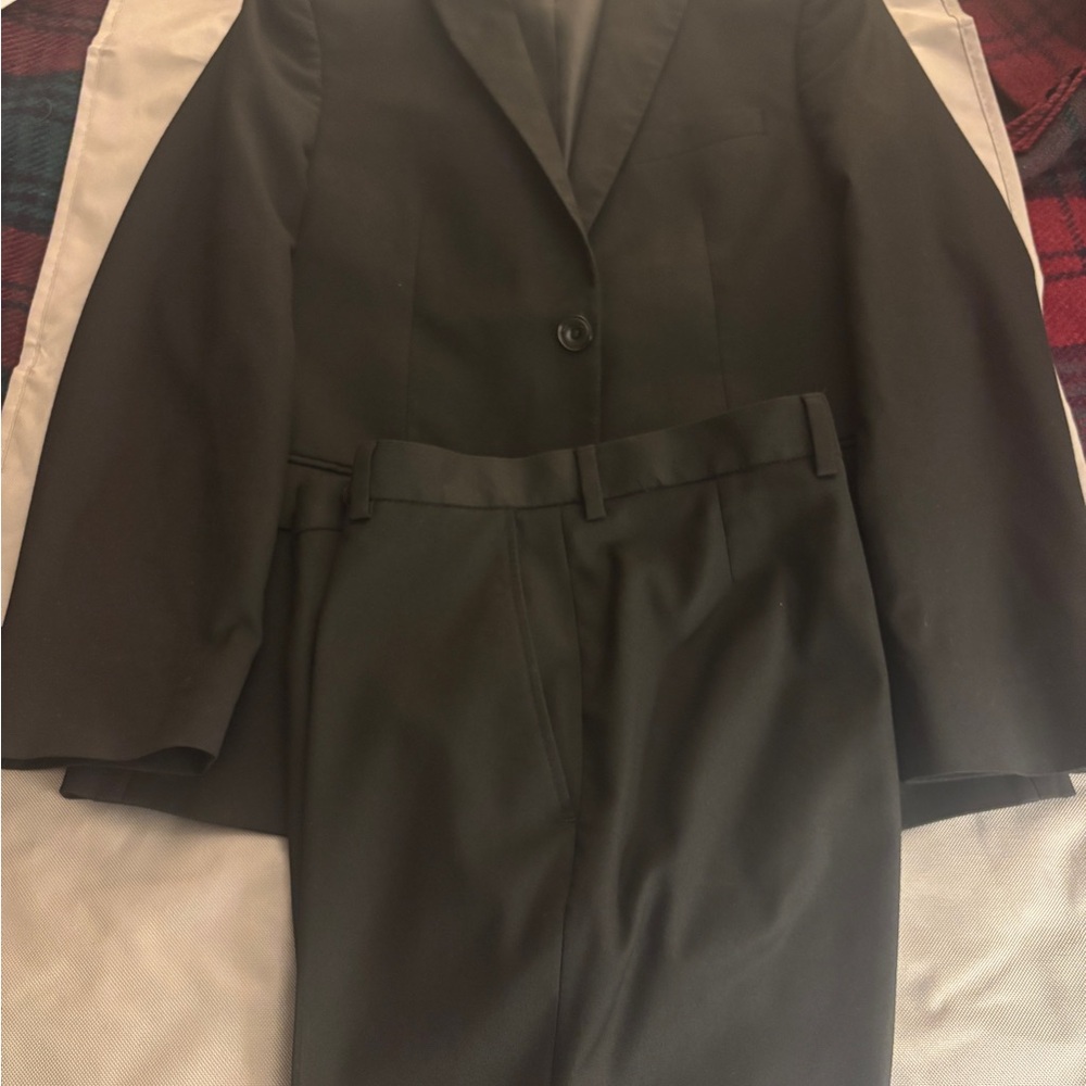 Classic Black Suit with Notched Lapels and Tailored Fit